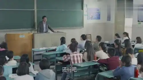 男子第一次上课,真诚说了这番话,立刻靠幽默帅气赢得了学生好感
