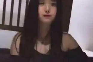 网恋2年奔现,00后女孩第一次见面就玩成这样,网友这么狠

