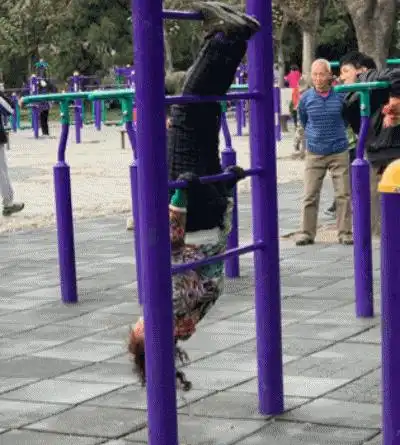 看了这些公园大爷大妈们的健身照片,我惊呆了
