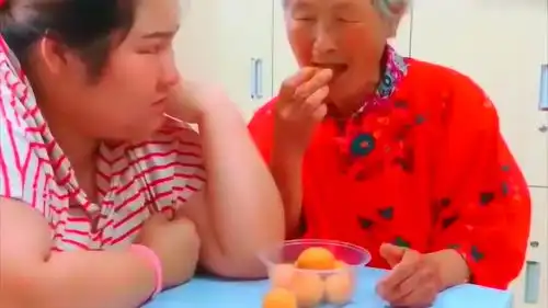 胖圆圆搞笑来袭,想骗婆婆的杏,不料自己的被婆婆骗走了
