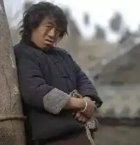 我真的没有盯着看三
