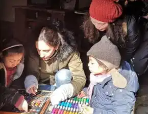 多多11岁染发,李嫣7岁化妆,只有他的女儿例外去做这些
