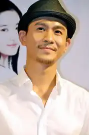 乔振宇宣传恋爱通告忙戏里古板戏外幽默
