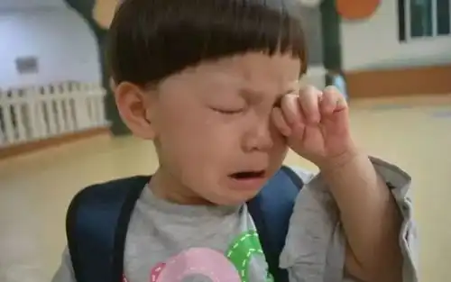 开学通知如果你在幼儿园门口看到这样一群人,先别急着报警
