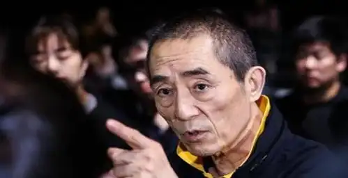 她因丑女一炮而红,却因一张照片被张艺谋轰走,断送星途
