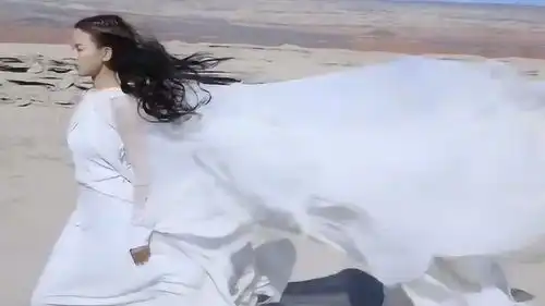 杨超越真是什么都不擅长,喝西北风都站不稳,一看到她就想笑
