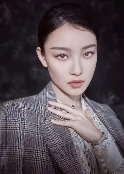 下眼影妆怎么化下眼影妆化法教程让你轻松get明星同款高级脸
