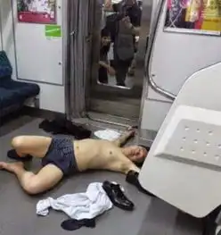 这个角度自拍比较坑闺蜜啊
