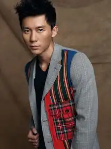 李晨疑将心型石头送两女被讽搞石头批发的
