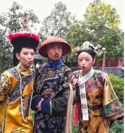 甄嬛传搞笑花絮照,娘娘们戏里罪不容诛,戏外嘴巴嘟嘟
