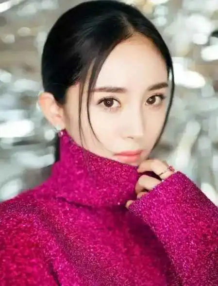 头发染什么颜色低调女神都爱染这几款
