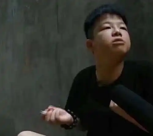 幽默笑话跟前男友谈恋爱的那会,劝他戒烟,他说戒不掉

