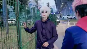 美女,你这是表演狗啃泥吗表演挺不错的,老外的作死搞笑视频
