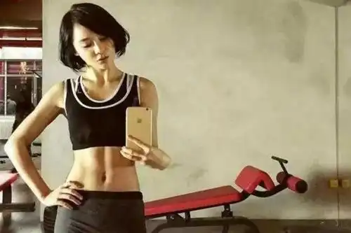 袁姗姗真实生活状态曝光马甲线女王or乱室佳人,哪个才是真正的她
