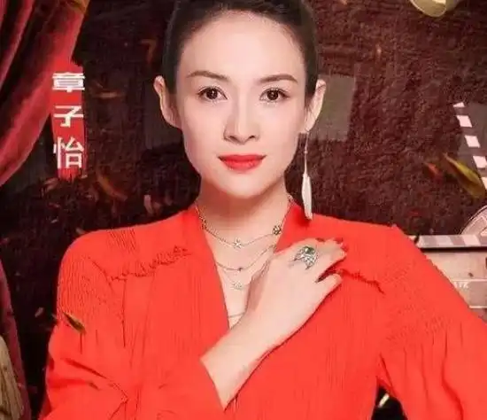 明星深夜组饭局,吴京揪章子怡头发好孩子气,徐峥当众搞怪似醉酒
