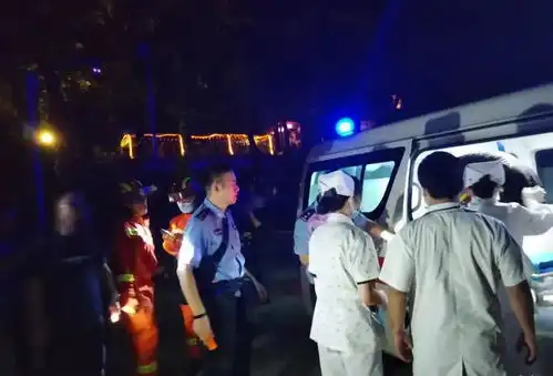 生死瞬间,广西民警跋山涉水,救回三名群众
