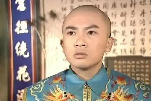 秦岚晒剧照喊话古巨基,而他的回复太有梗,明星玩起表情包相当六
