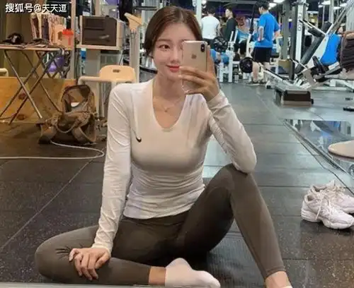 搞笑gif趣图最关键的果然还是队友,好尴尬
