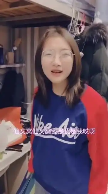 女生寝室脏乱差,竟被妹子说成仙女窝,看你那丑样吧
