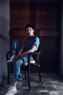 蒋璐霞牛仔连体服写真曝光
