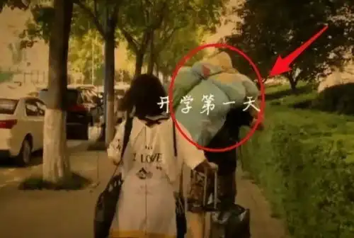 没办法,长大以后我就成了爸爸的家长,把他宠成了小孩子
