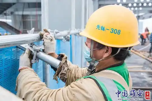 致敬春节里坚守的建设者

