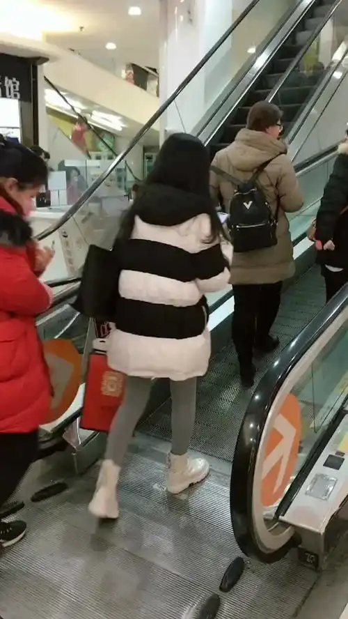 小胖妞爆笑来袭,电梯风波
