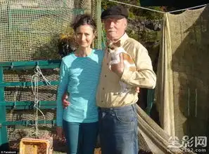 加拿大夫妇建水上房屋享20余年漂流生活
