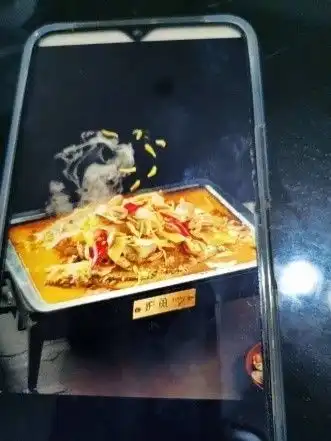 烤鱼图片惹人馋外卖到家极失望
