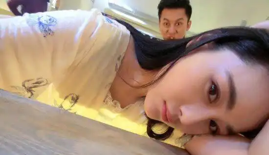 岭南悍虎何捷,张馨予是我老婆不容诋毁,这个兵哥哥挺狠
