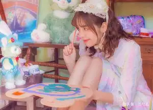 搞笑动态趣图gif还是头发挡着点好看现脸小
