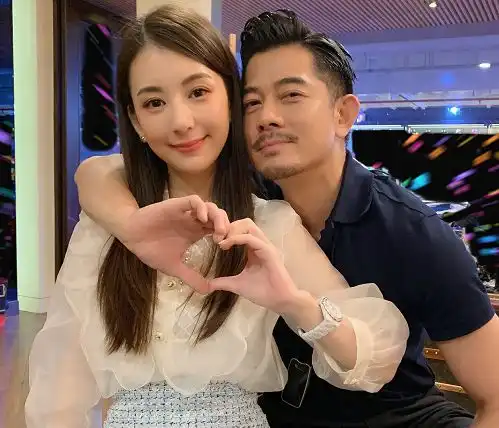 熊黛林为老公庆生,女儿可爱低调幸福,与天王嫂截然不同
