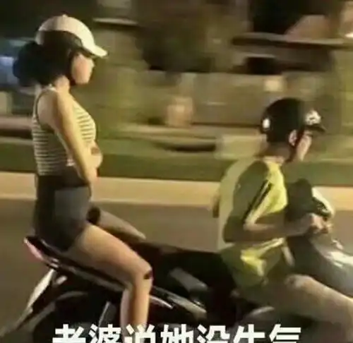 搞笑gif图买杯奶茶,就这样被小姐姐嫌弃了
