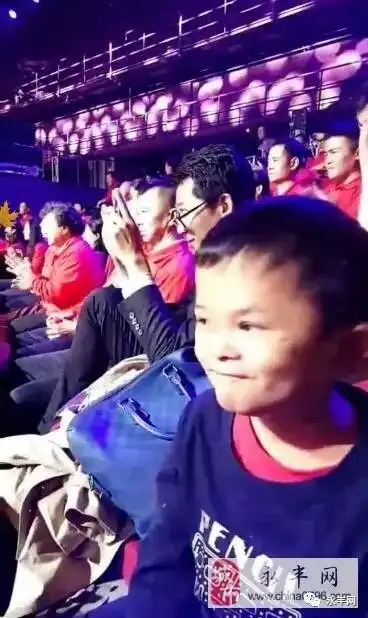 一批新图曝光小马云范小勤的都市生活
