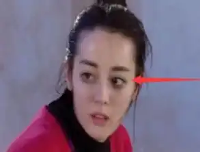 你不是一个人在脱妆,明星也会拍戏时笑场了吗
