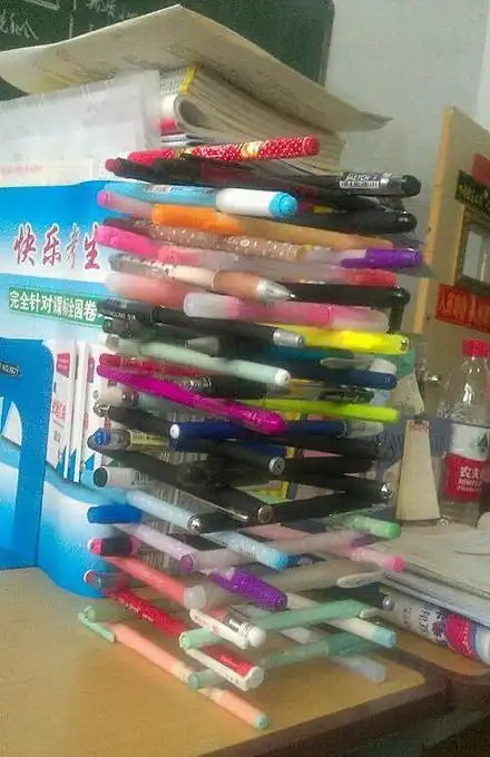 搞笑gif当发现现场屏幕出现自己时

