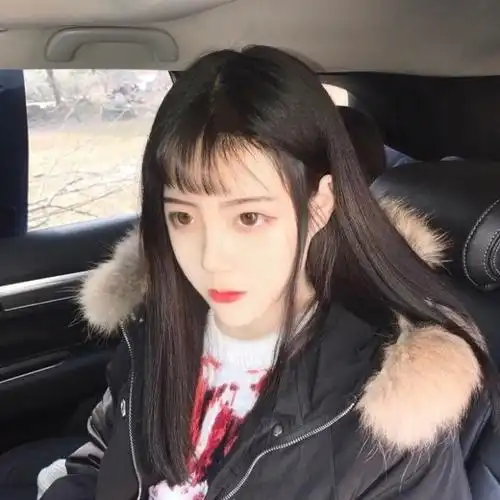 搞笑gif美女,你在竹子上做一字马,不怕把竹子压坏了吗
