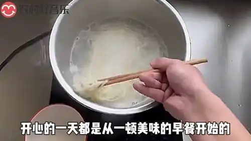 爆笑从媳妇买锅这个姿势,就能看出家庭地位的差距了
