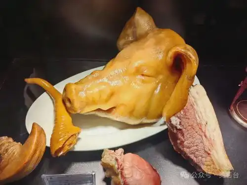 这个猪头熟食系列以假乱真,令人垂涎三尺,宝主却说全是石头
