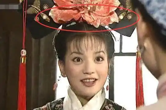 还珠格格搞笑穿帮镜头,紫薇的丝袜,令妃娘娘的小皮鞋

