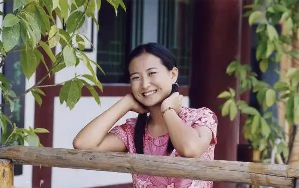 李焕英的珍贵照片襄阳一阿姨翻到旧日合照,贾玲母女如复制粘贴
