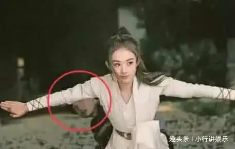 骗了我们多少年的穿帮镜头拿葡萄当药丸,紫薇穿起了丝袜
