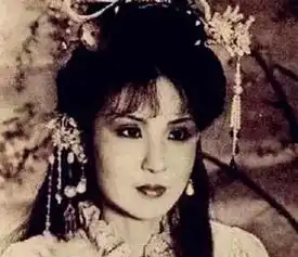 贾玲晒尖下巴娱乐圈丑女昔日照片大曝光年轻时候都是美女
