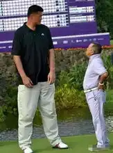 姚明和十四位明星的合影照片,全都是经典,哪个最搞笑
