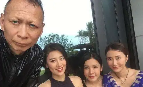 本以为荧幕丑角李明的女儿会不好看,看了照片后网友岳父大人
