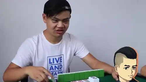 爆笑三江锅打麻将七万开杠手里还有八九万,却摸来一张十万
