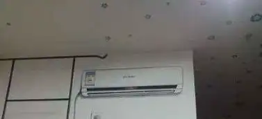 搞笑图片宿舍太热,画了个空调
