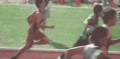 搞笑图片幽默段子笑话大姐,戒指戴不进去就别勉强啊
