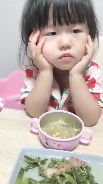 困的睁不开眼,也要坚持把饭吃完
