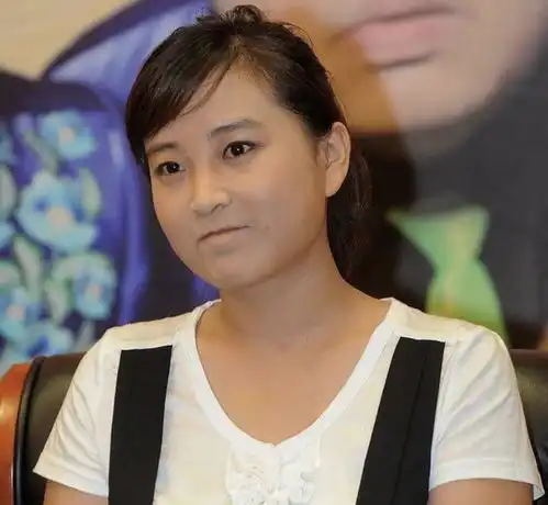 贾玲瘦的照片,年轻的贾玲是个标致的美女,变胖却是成名的代价

